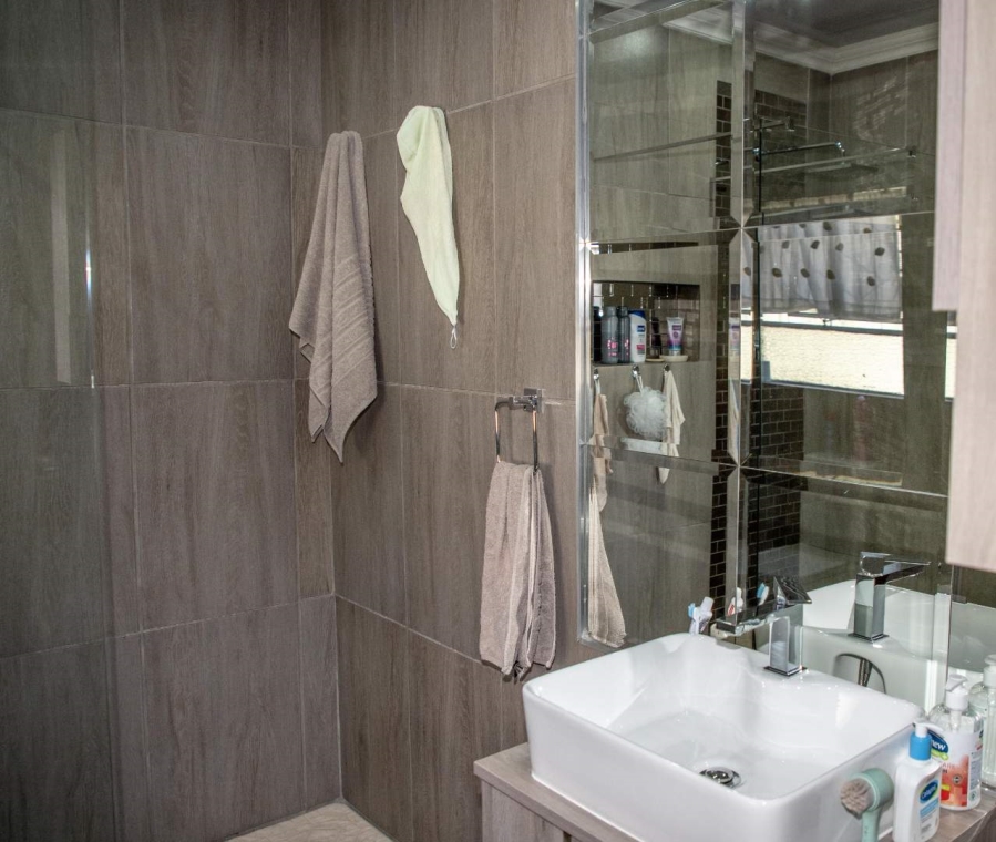 4 Bedroom Property for Sale in Heilbron Free State